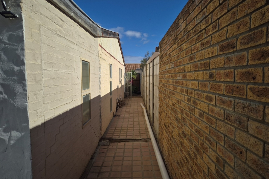 4 Bedroom Property for Sale in Onverwacht Western Cape